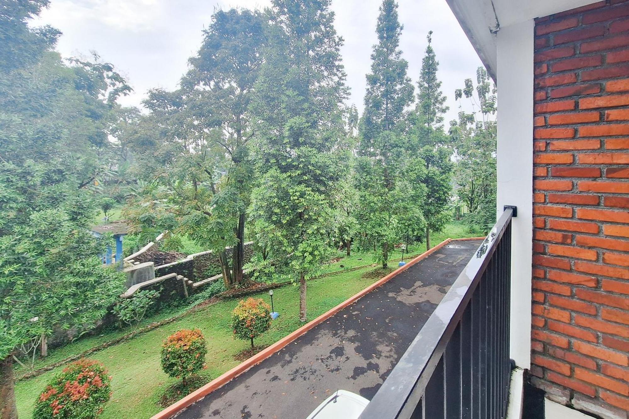 Reddoorz Resort At Tridaya Cisarua Puncak Exterior foto